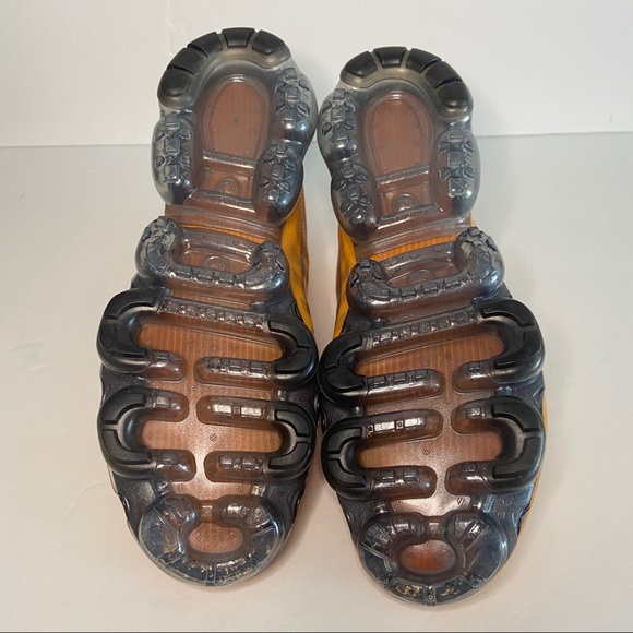 nike vapormax canyon gold